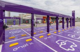 Shopping pode ser o novo posto de recarga para carro elétrico