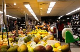 Alimentos e energia elétrica puxam deflação em agosto