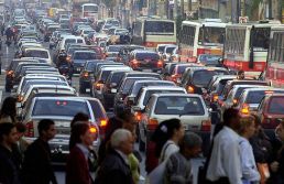 Uso de veículo particular na Grande SP supera o de transporte público