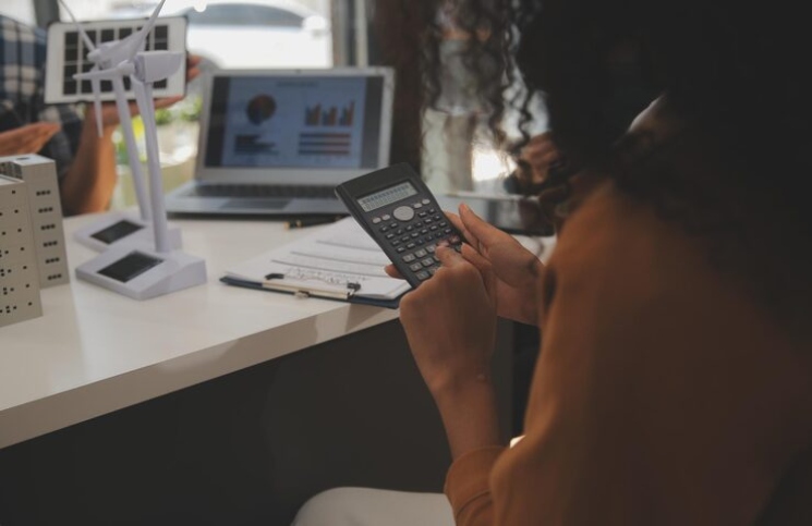 Reforma tributária: 87% das empresas dizem ser digitais, mas 62% atrasam registro de NFs