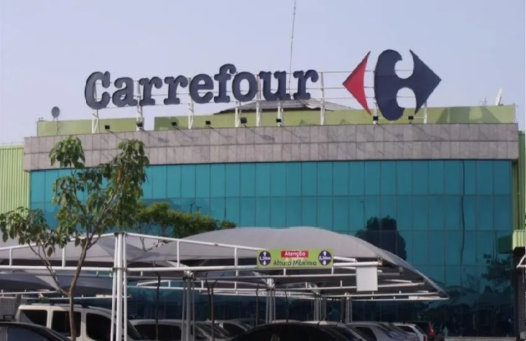 Carrefour planeja investir €100 milhões em IA para ampliar presença digital