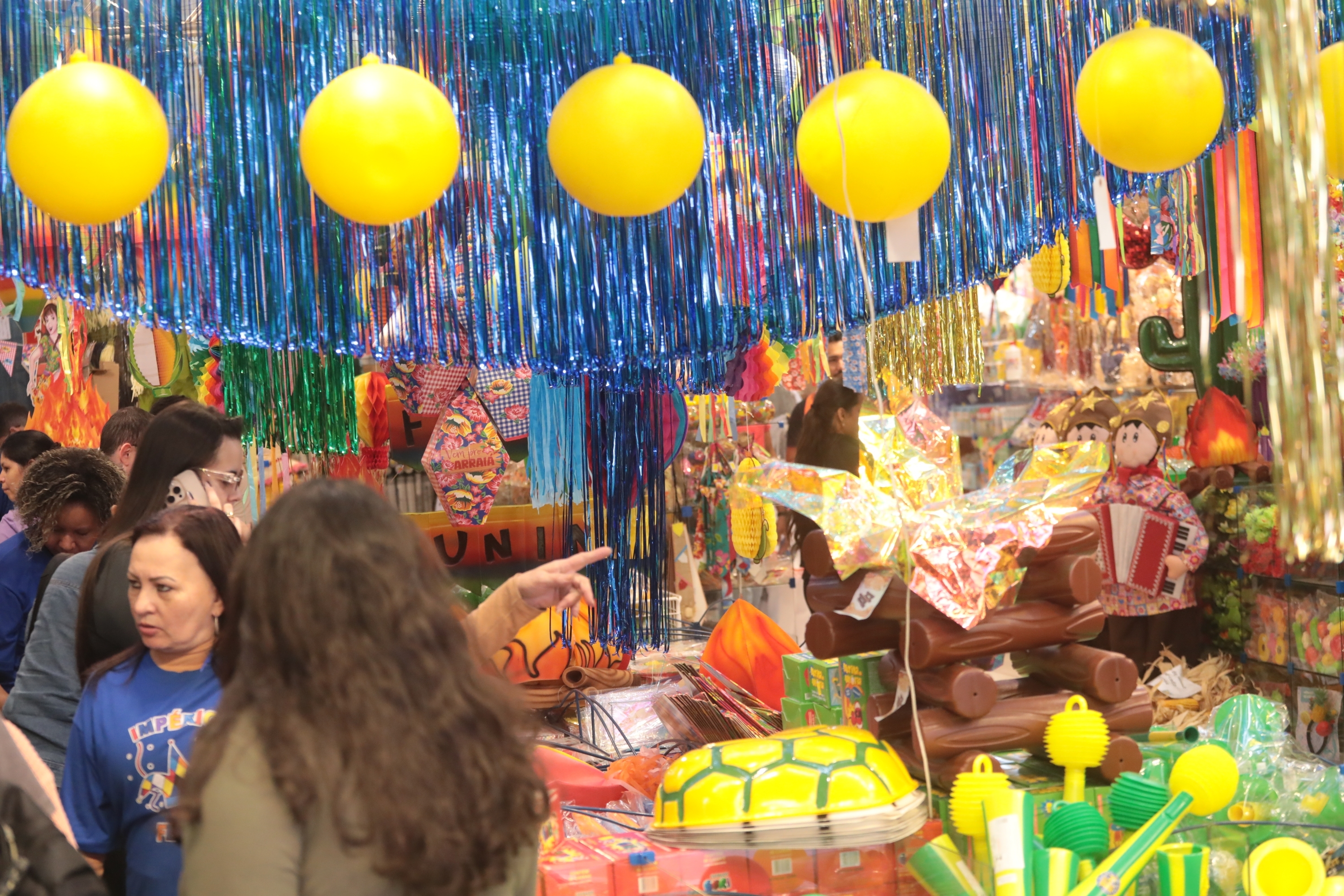 Entre a Copa e o arraial, 25 de Março busca equilíbrio para garantir vendas