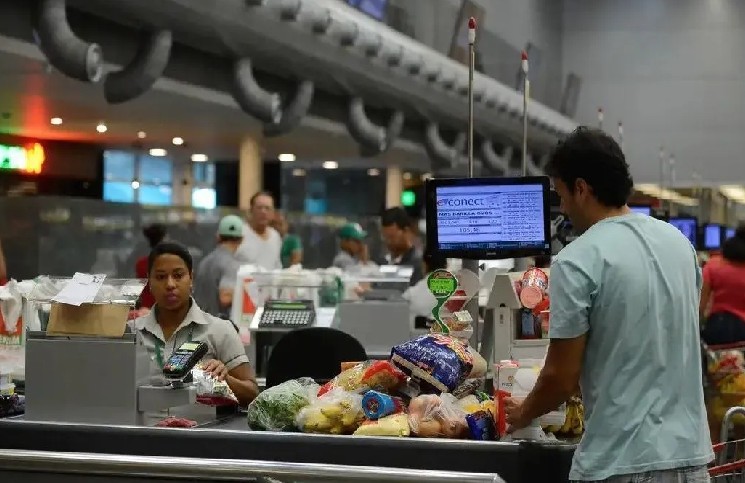 Confiança do consumidor é a maior em 18 meses, diz a Ipsos