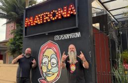 Com rock e 'humor tosco', Casa da Matrona cria modelo de negócio e vira case do Sebrae