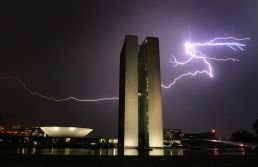 Nos corredores de Brasília | Zé Trovão X caminhoneiros; Motta X empresários; STF X Eduardo 