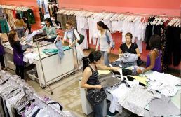 Regra sobre trabalho no comércio em feriados é adiada em 90 dias