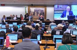 Após pedido de vista, comissão da Câmara adia votação do fim da escala 6x1