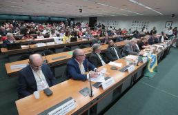 Centrais sindicais defendem redução imediata da jornada e fim da escala 6x1