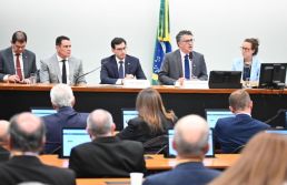 Escala 6x1: comissão aprova 50 requerimentos e define cronograma