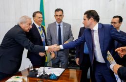 Presidente da Câmara promete acelerar atualização dos limites do Simples