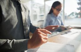 O custo de vender: compliance corporativo como barreira de acesso a mercados para pequenas empresas