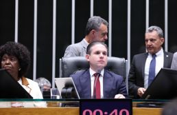 Proposta que reduz jornada de trabalho é aprovada na Câmara e vai ao Senado