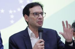 Emendas propõem exclusão de atividades essenciais da PEC da escala 6x1 
