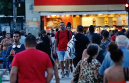Desemprego sobe para 5,8% no trimestre até abril, mas renda segue em nível recorde