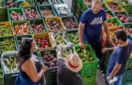 Gasto alto, crédito caro e alimento mais pesado no prato 