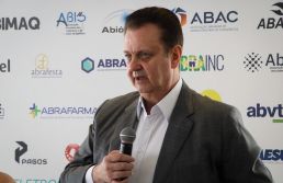 Kassab: "Vence a eleição de 2026 quem abraçar o centro"