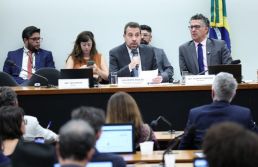 Comissão amplia pressão por fim da escala 6x1 e acelera construção do relatório final