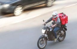 Entregadores e mototaxistas já podem buscar bancos para financiar moto; veja as regras