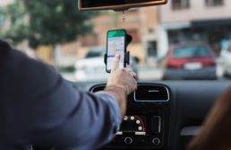 A revolução silenciosa do preço dinâmico: como o Uber destruiu a lógica do táxi
