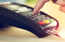 Procon está de olho em lojista que cobra taxa no crédito à vista