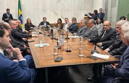 Setor produtivo de SP discute fim da escala 6x1 com Hugo Motta 