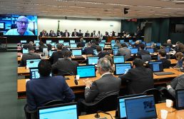 Limite de gastos atinge pessoal e benefícios fiscais já a partir de 2027