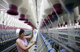 Brasileiro veste cada vez mais importados e indústria migra para o Paraguai