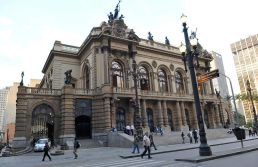 São Paulo, capital do comércio, da cultura, dos serviços e do turismo