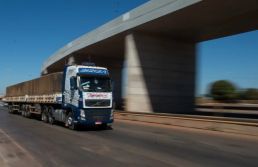 Setor de serviços recua 1,2% em março, diz IBGE