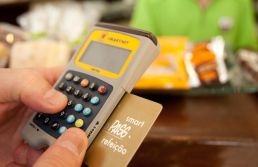 Governo limita taxa cobrada de comércio que aceita vale-refeição e alimentação