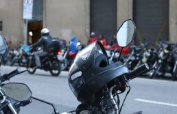 Restaurantes oferecem estrutura para motoboys com água, comida e ponto de descanso