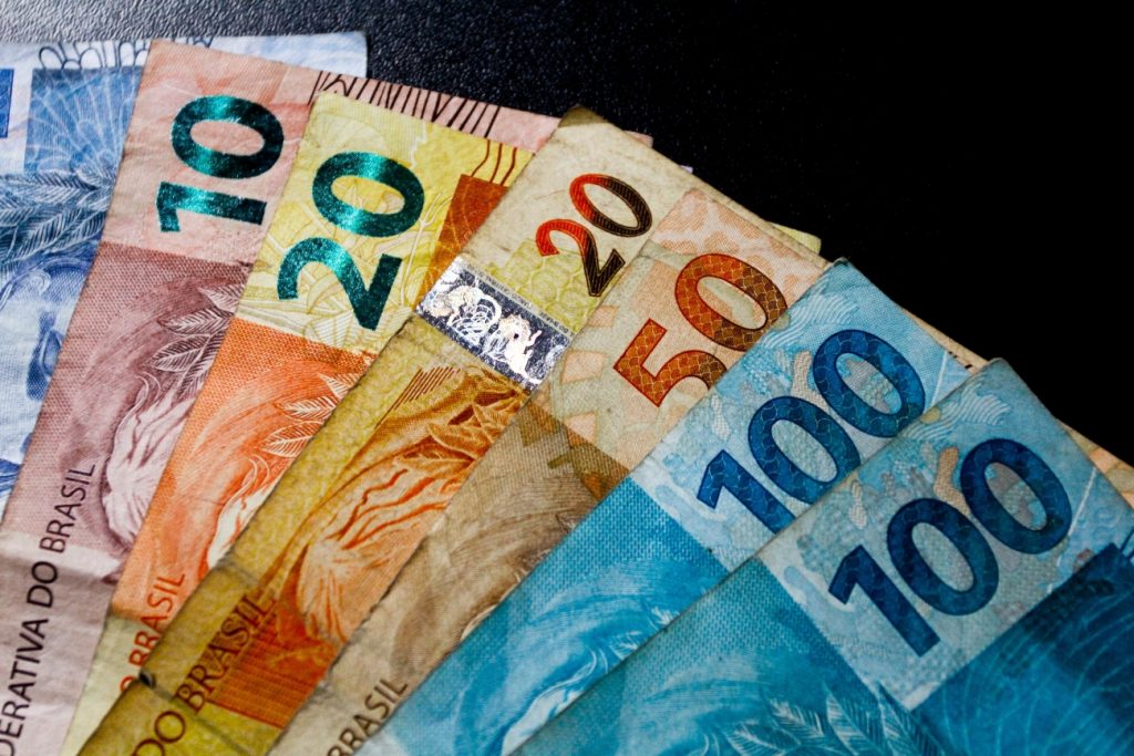Uma image de notas de 20 reais