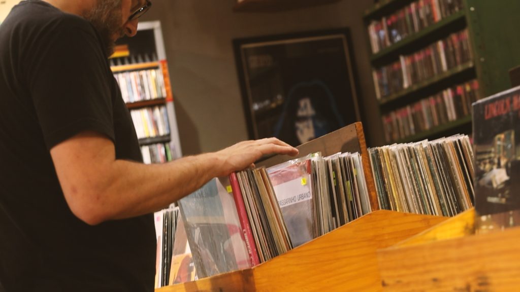 Feira do Disco de Vinil & CD acontece mensalmente na cidade de São Paulo