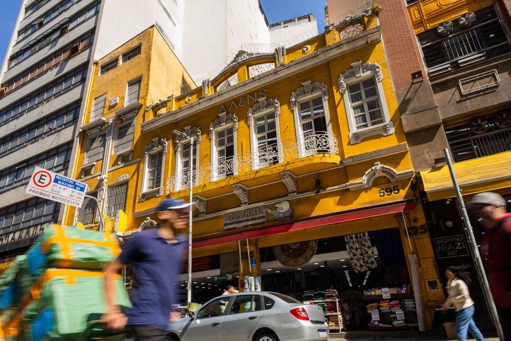 A Doural, mais antiga loja na 25 de Março em operação, também foi a casa do abolicionista Luiz Gama