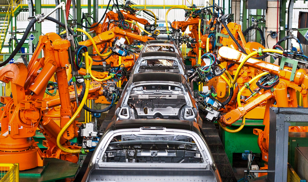 Produção de automóveis impulsiona o setor de bens duráveis em 2025, segundo o IBGE