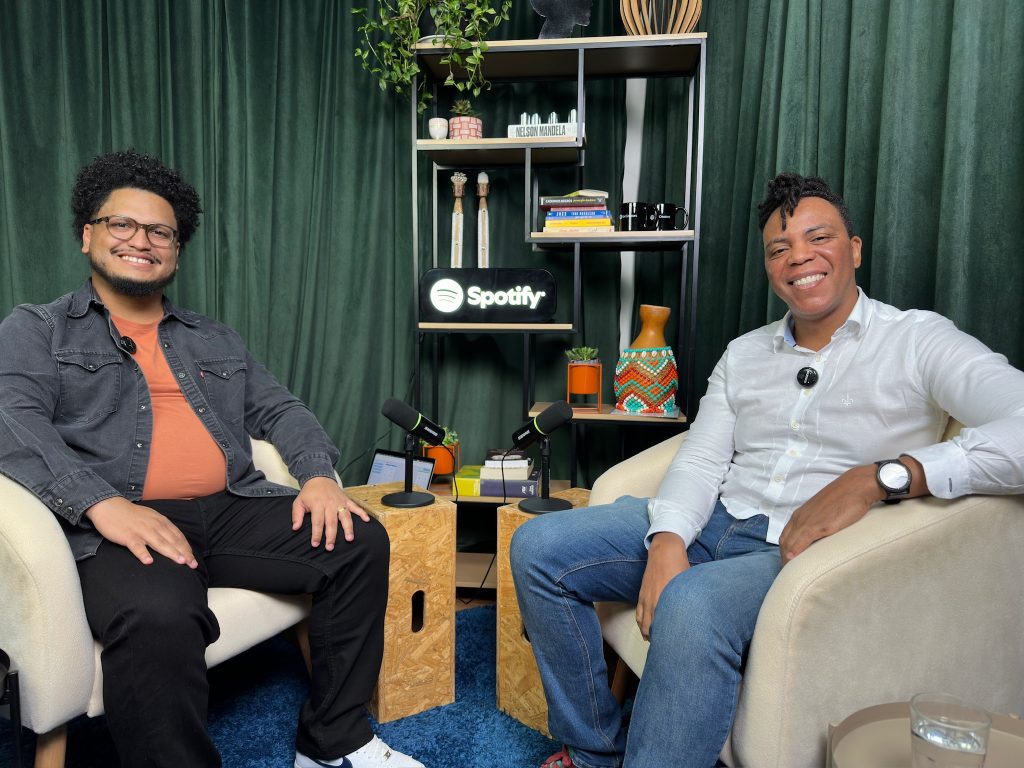 Episódio do Tirando o Crachá com Adalberto Silvestre