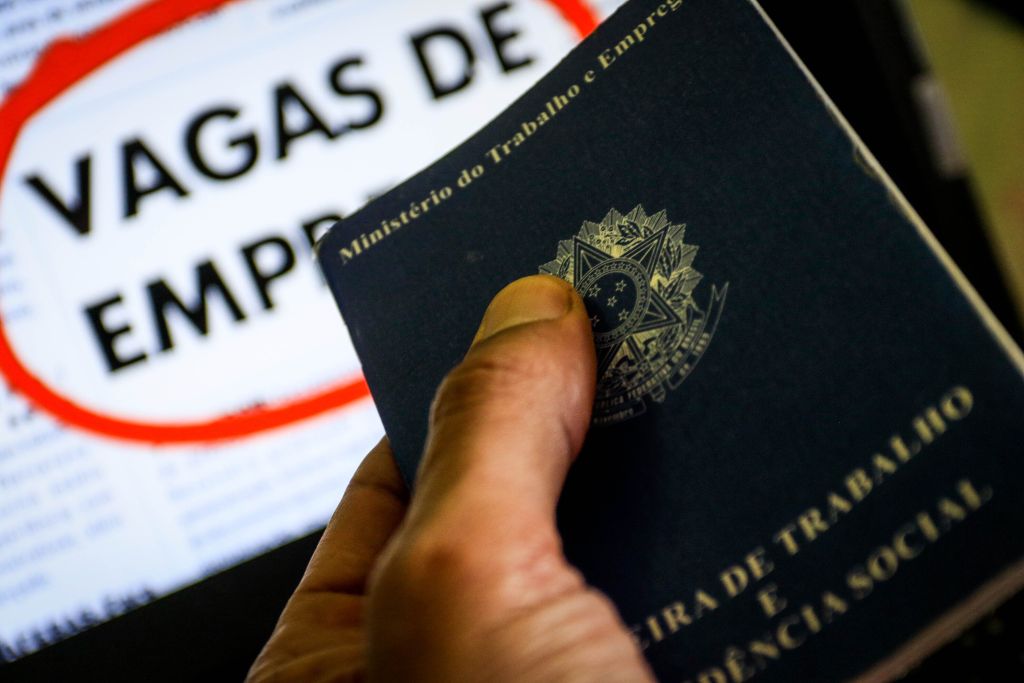 Empregados com carteira no setor privado somam 39,4 milhões. Os sem carteira são 13,4 milhões