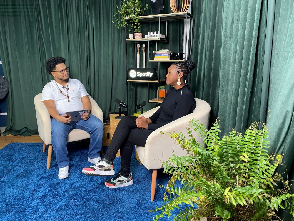 Nohoa Arcanjo, Tirando o Crachá, empreender